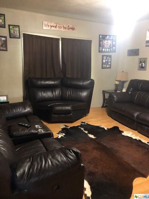 915 S Laurel Ave, Luling, TX 78648 photo 7