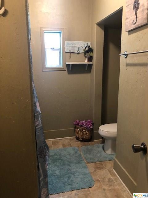 915 S Laurel Ave, Luling, TX 78648 photo 16