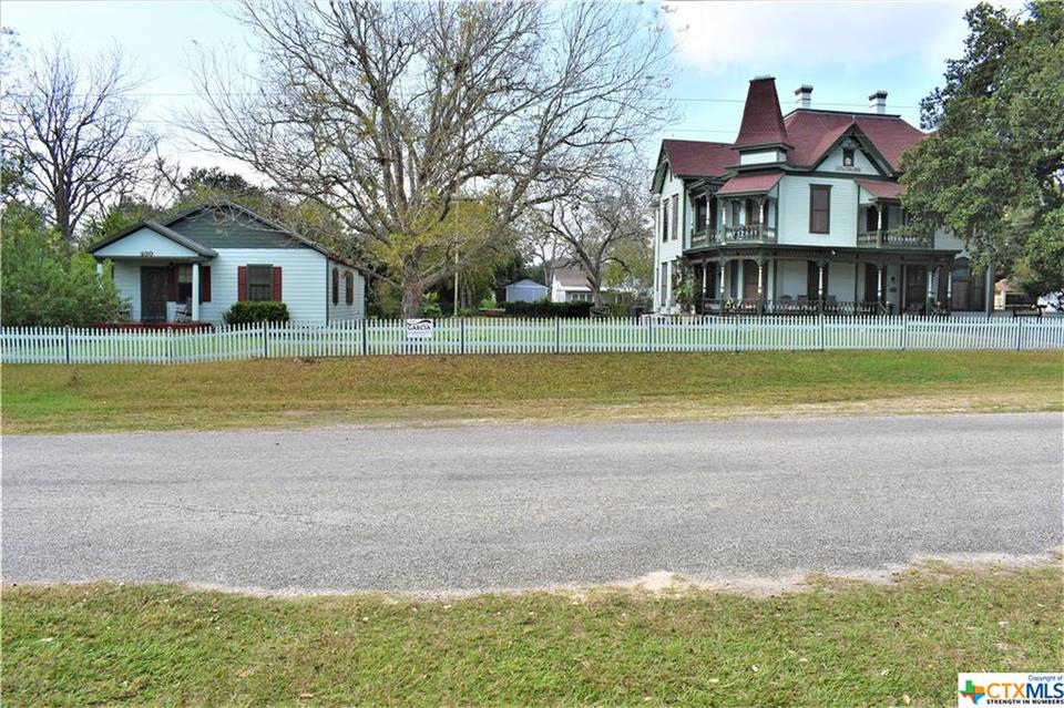 242 230 N Chilton Ave, Goliad, TX 77963 23 Photos MLS 461334 Movoto