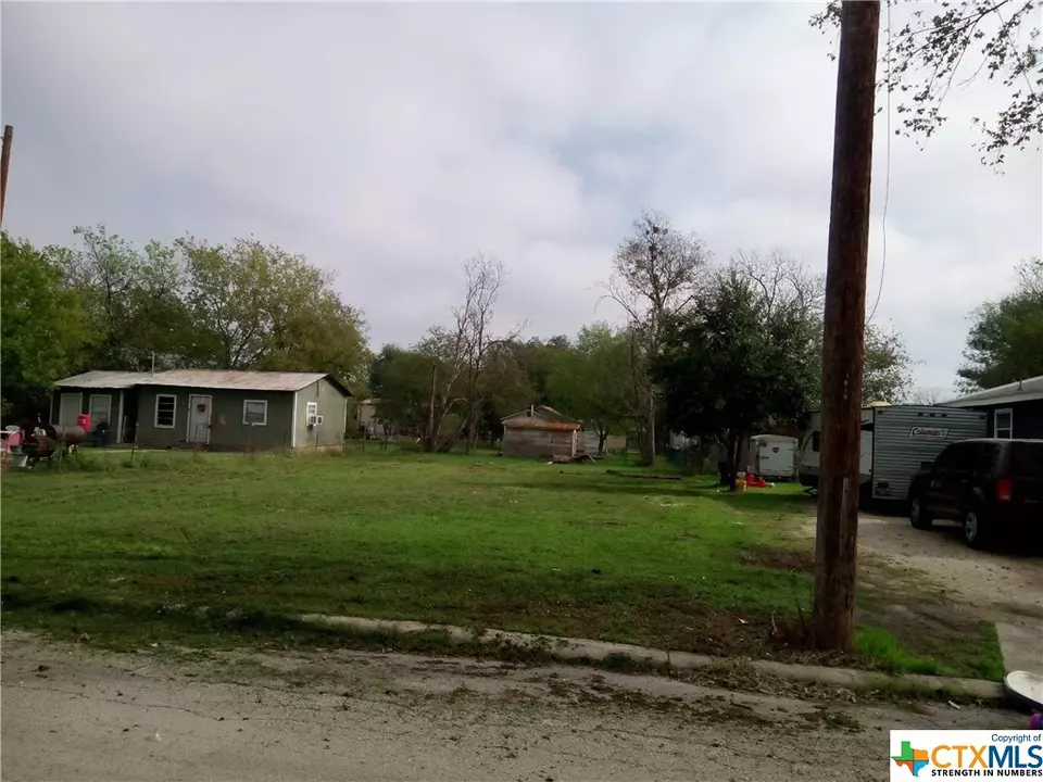 1623 N Bowie St Seguin TX 78155 4 Photos Movoto