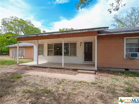 1546 Us Highway 90a, Hallettsville, TX 77964
