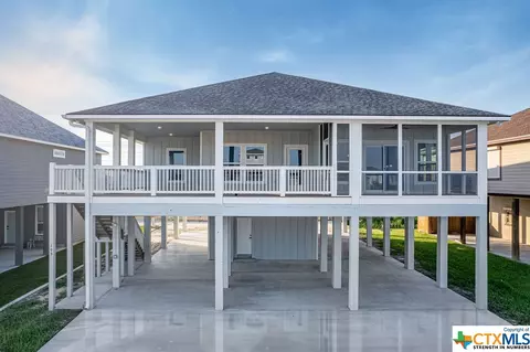 109 Whooping Crane St, Port O'connor, TX 77982