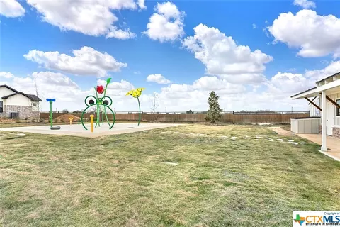 213 Ash Pkwy, La Vernia, TX 78121