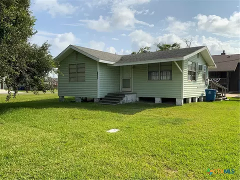 103 S Washington Ave, Port O'connor, TX 77982