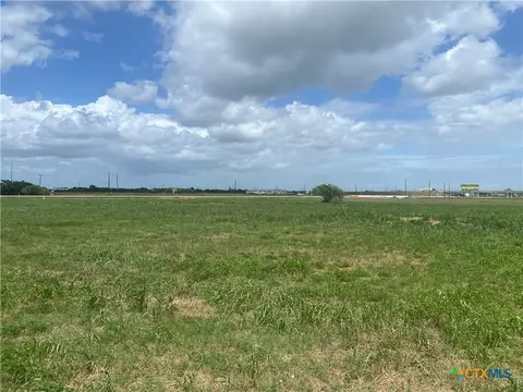 000 Lone Tree Rd, Victoria, TX 77901