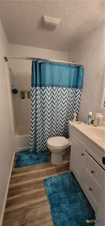 Bath - 1012 W Denver Ave, Seadrift, TX 77983 photo 3 of 3