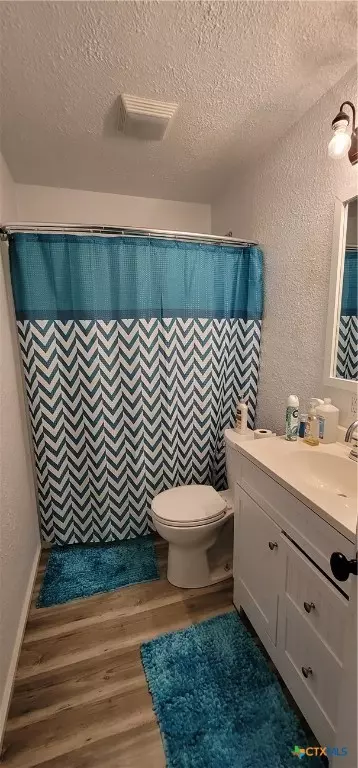Bath - 1012 W Denver Ave, Seadrift, TX 77983 photo 2 of 3