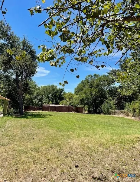 505 E 4th St, Cameron, TX 76520