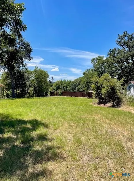 505 E 4th St, Cameron, TX 76520 photo 3