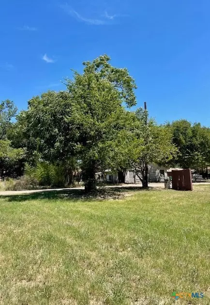 505 E 4th St, Cameron, TX 76520 photo 4