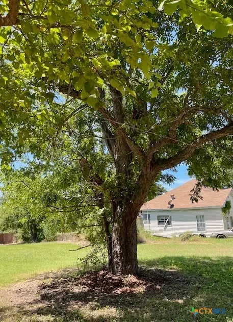 505 E 4th St, Cameron, TX 76520 photo 5