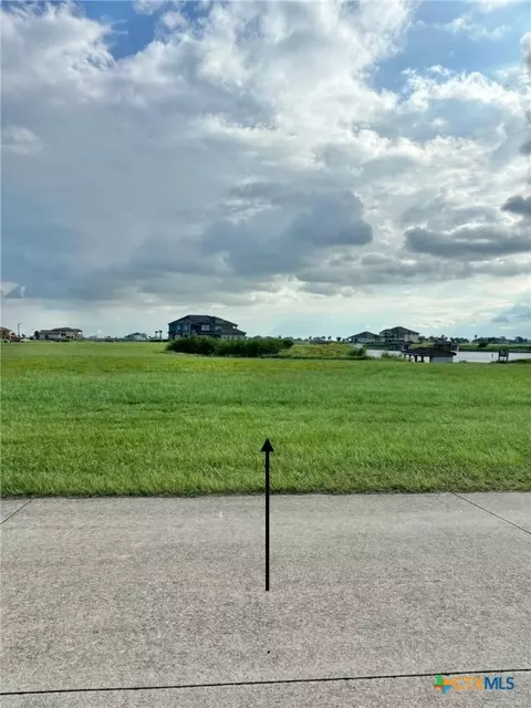 294 E Lago Loop Rd, Port O'connor, TX 77982 photo 2