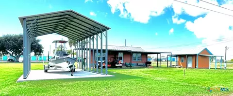 101 N 13th St, Seadrift, TX 77983