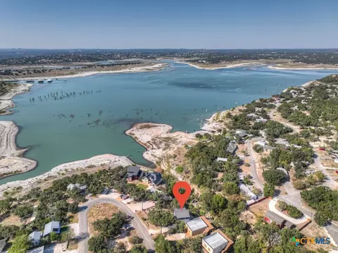 925 913 Glenn Dr, Canyon Lake, TX 78133