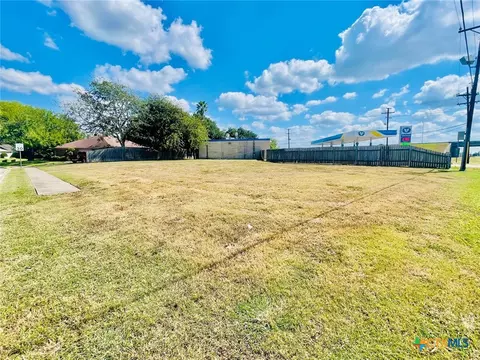 7002 Nursery Dr, Victoria, TX 77904