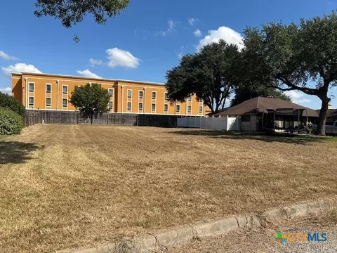 206 Masters Dr, Victoria, TX 77904