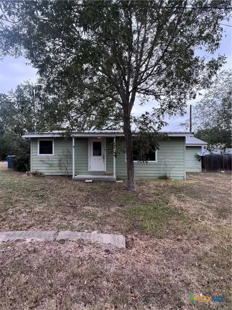 728 W Franklin St, Goliad, TX 77963