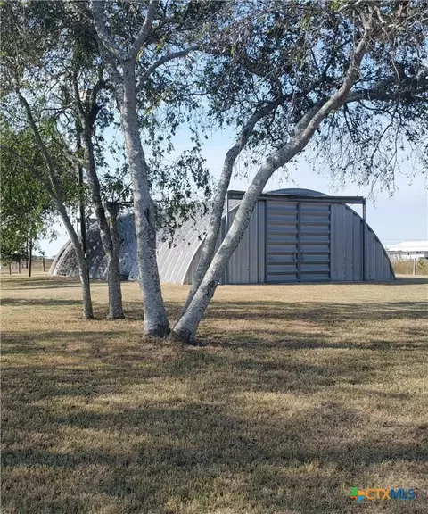 404 S 13th St, Seadrift, TX 77983