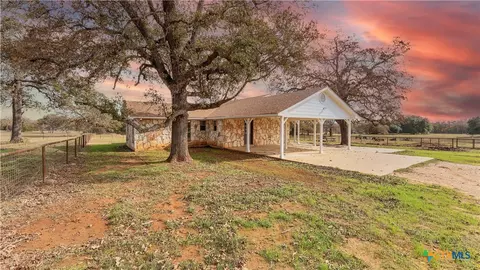 2569 County Road 443, Waelder, TX 78959