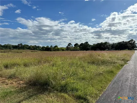 303 Edinburgh St, Victoria, TX 77904