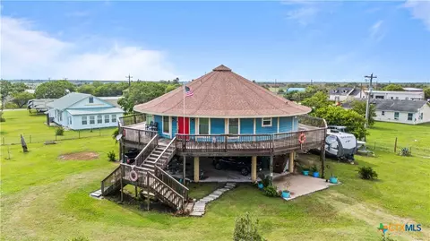 1504 W Saint Louis Ave, Seadrift, TX 77983