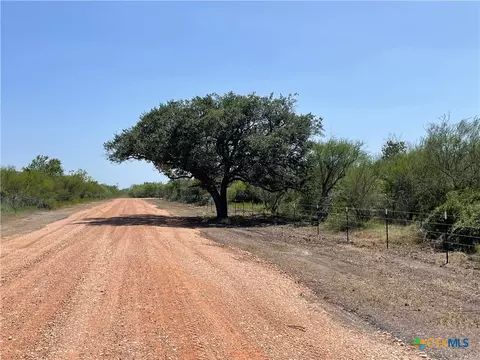 697 Robinhood Rd, Victoria, TX 77905