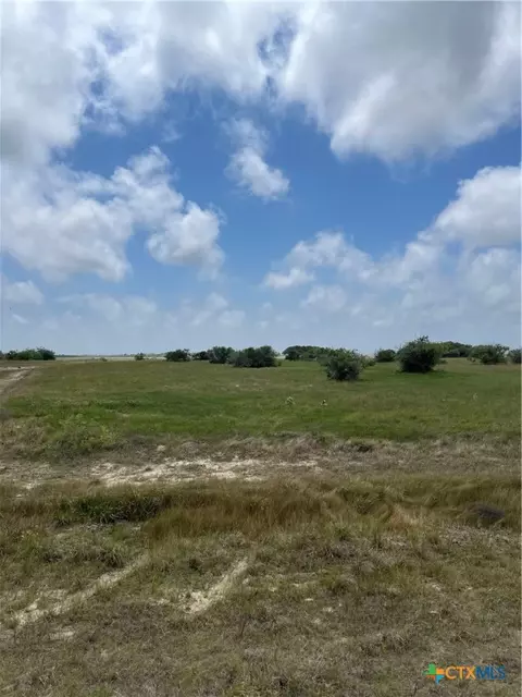 93 Fivemile Trl, Palacios, TX 77465