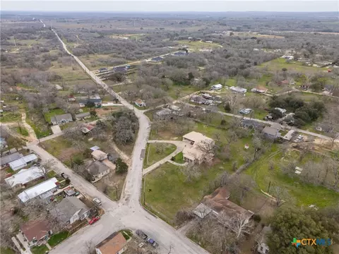 View/Area - 222 Myrtle Ave, Luling, TX 78648 photo 5 of 8