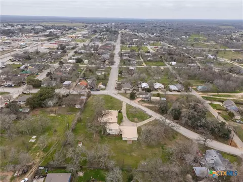 View/Area - 222 Myrtle Ave, Luling, TX 78648 photo 8 of 8