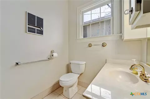 Bath - 222 Myrtle Ave, Luling, TX 78648 photo 1 of 3