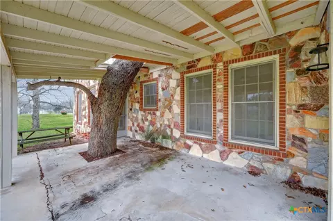 Exterior - 222 Myrtle Ave, Luling, TX 78648 photo 4 of 9