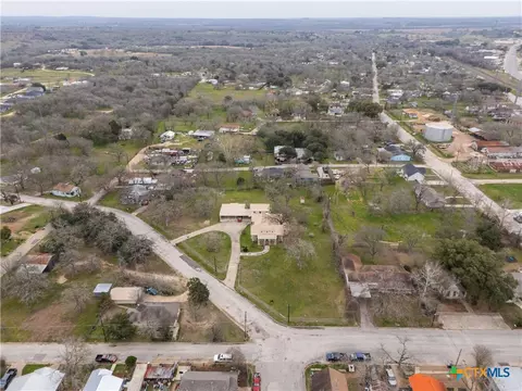 View/Area - 222 Myrtle Ave, Luling, TX 78648 photo 4 of 8