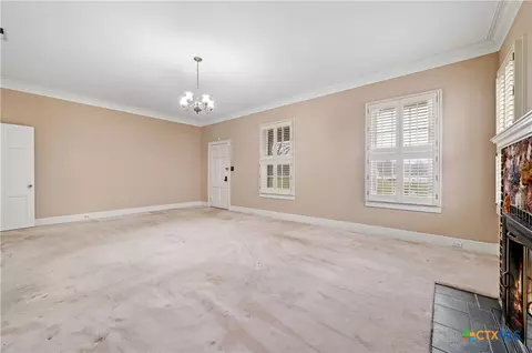 Living - 222 Myrtle Ave, Luling, TX 78648 photo 3 of 9