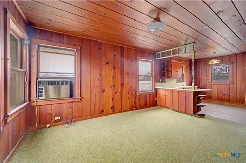 Living - 222 Myrtle Ave, Luling, TX 78648 photo 8 of 9