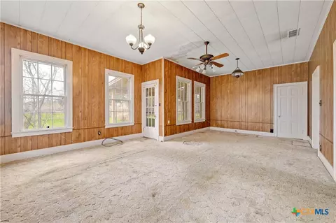 Living - 222 Myrtle Ave, Luling, TX 78648 photo 7 of 9