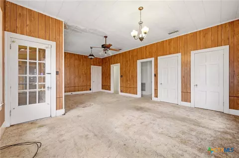 Living - 222 Myrtle Ave, Luling, TX 78648 photo 6 of 9