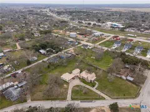 View/Area - 222 Myrtle Ave, Luling, TX 78648 photo 3 of 8