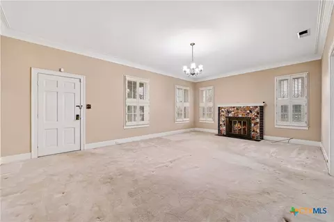 Living - 222 Myrtle Ave, Luling, TX 78648 photo 1 of 9