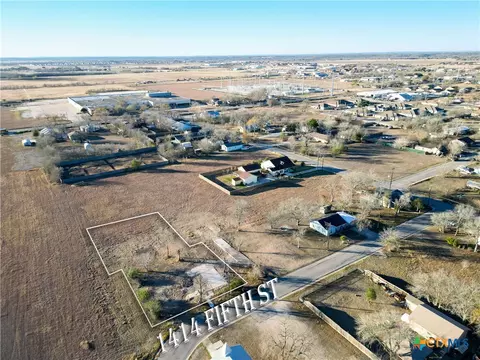 1414 Fifth St, Lockhart, TX 78644
