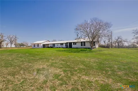 455 Suncrest Ln, Victoria, TX 77905