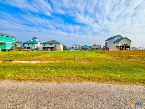 44 Kingfisher St, Port O'connor, TX 77982