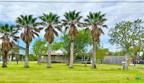 503 N 16th St, Port O'connor, TX 77982