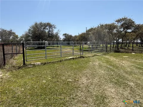 171 Deer Meadows Ln, Seadrift, TX 77983