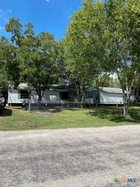 76 College, Placedo, TX 77977