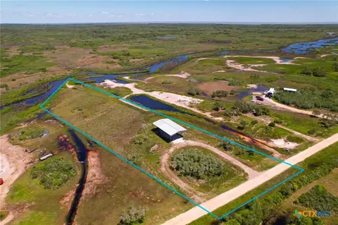 124 Riley Ln, Port O'connor, TX 77982