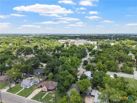 View/Area - 407 E 7th St, Cameron, TX 76520 photo 4 of 6