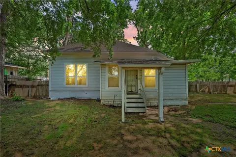 Exterior - 407 E 7th St, Cameron, TX 76520 photo 4 of 8