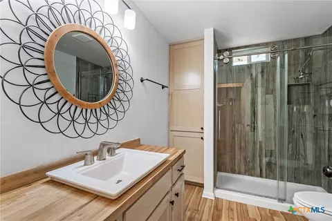 Bath - 407 E 7th St, Cameron, TX 76520 photo 3 of 4