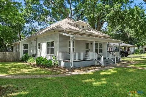 Exterior - 407 E 7th St, Cameron, TX 76520 photo 3 of 8