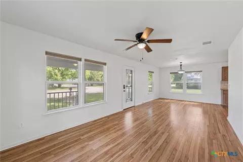 Living - 407 E 7th St, Cameron, TX 76520 photo 3 of 7